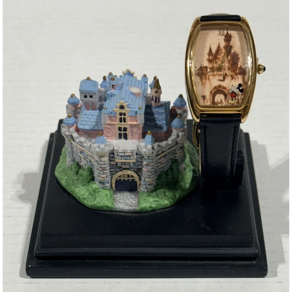 DISNEY 75th Everlasting Time Watch Collectors Club VII - Castle‎ and Watch #2153